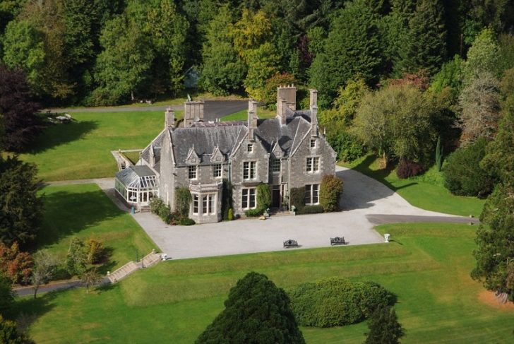 ideal house size and layout to raise a family may not be a mansion